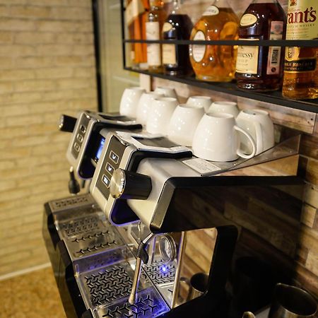 באטומי Aura Boutique Hotel מראה חיצוני תמונה