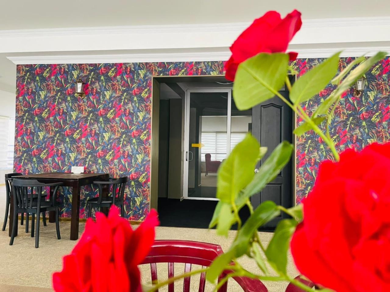 באטומי Aura Boutique Hotel מראה חיצוני תמונה