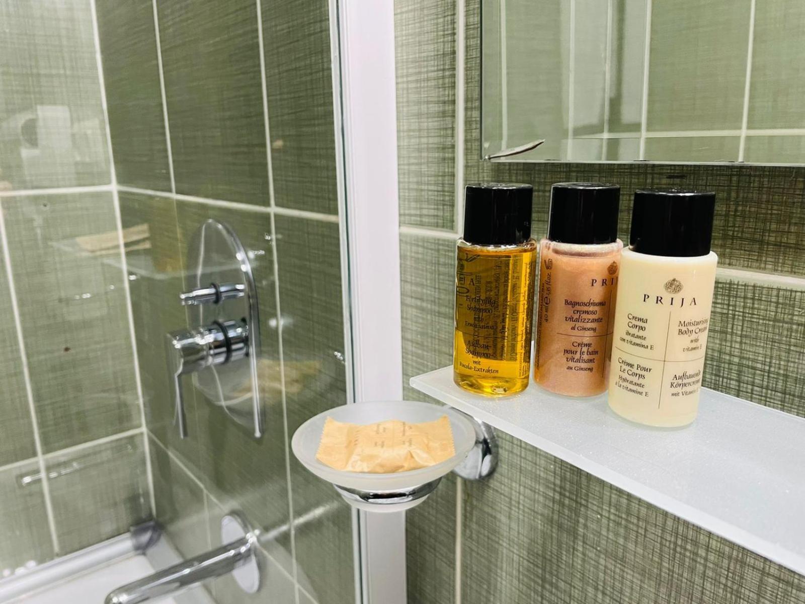 באטומי Aura Boutique Hotel חדר תמונה